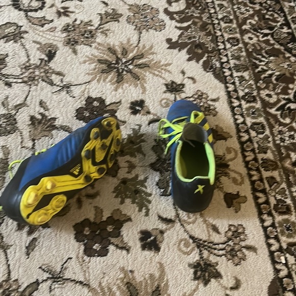 Adidas 4.5 us - Picture 2 of 2